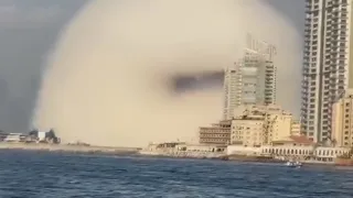 Мощный взрыв в Бейруте (3 видео)