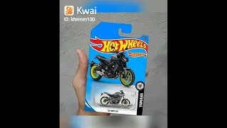 motos de brinquedo e motos da vida real