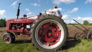 Farmall H and Super M Plowing With No.8 Little Genius 2 and 3 Bottom Plows