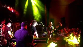 Travis Collins & Suzi Quatro - Stumblin' In (Live)