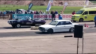 BMW E30 3.0BiT vs '70 Dodge Challenger 520cid 1/4 mile drag race