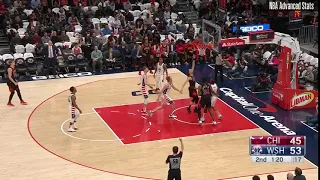 Zach LaVine assist to Tomas Satoransky for a transition layup