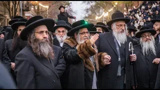 Thousands Escort Satmar Rebbe As He Leaves To Eretz Yisroel | מעמד צאתכם לשלום ל'אדמו"ר מסאטמאר