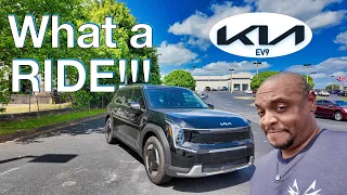 I spent 1 hour with the 2024 KIA EV9 and this is my HONEST thoughts.
