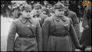 7 ноября (1927 и 1987) - военный парад на Красной площади