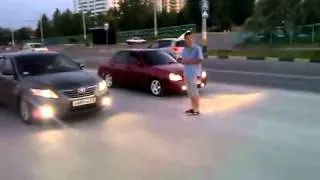 Toyota Camry 3.5 vs Lada Priora 130 hp.mp4