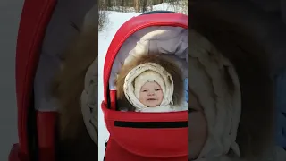 Сашка гуляет зимой на коляске #малыш #baby #babyboy #love #дети #топ #прикол #smile #ребенок