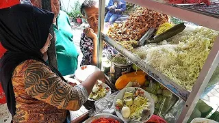 BELUM BUKA SAJA SUDAH DITUNGGUIN WARGA, IBU INI JUALAN LOTEK PADAHAL di GANG KECIL, TAPI RAME