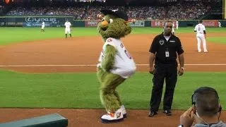 LAD@HOU: Astros mascot Orbit sways to Beyonce's 'Single Ladies'