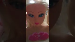Gruselige Barbie Puppe