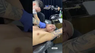 Eltin777 Fazendo Tatuagem No pescoço 😬 Kkkkkkkk