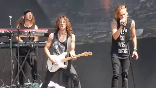 H.E.A.T. - Living on the run (Live Rock Fest Barcelona 2014)