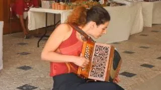 Patrícia Pereira, best portuguese concertinist (or almost...) plays for peace and love