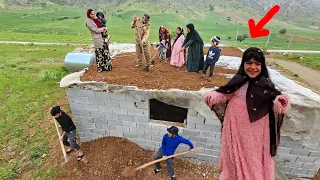 The effort of Zahra's nomadic family to cover the roof of the house under heavy rain