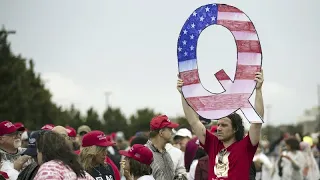 QAnon: Facebook löscht Seiten von Verschwörungstheoretikern