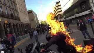 Mexican police officer set on fire during protests in Guadalajara *GRAPHIC CONTENT*