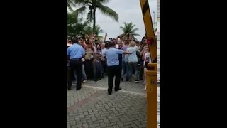 Bolsonaro conta com forte aparato de segurança para sair de casa