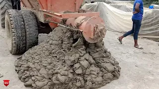 PROCESSING MUD AND MANUFACTURING MANUAL HAND BRICKS BY RHYTHMIC WAY.