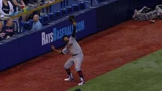 CLE@TB: Lindor reacts to losing a ball in the catwalk