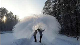 Кипяток на морозе, который превращается в снег - дико красиво!