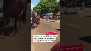 mulher ficou gravemente ferida após cair de um cavalo que ela conduzia em cavalgada