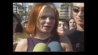 Geri "Ginger Spice" Halliwell attempts to speak Spanish - Spice Girls new report 1998