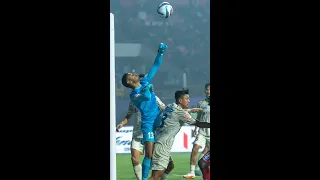 🔝 save from #KeralaBlasters' shot-stopper 🧤 #PrabhsukhanGill | #HeroISL #Shorts