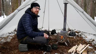 Mroźny biwak w ogrzewanym namiocie