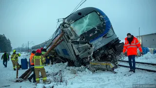 Wypadek kolejowy. Pociąg pasażerski zderzył się z cysterną w Koszarówce pod Grajewem