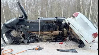 Трое мужчин погибли в страшной аварии в Ярославской области