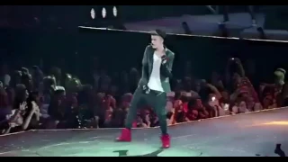 Justin bieber , she don't like the lights