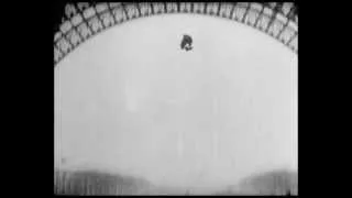 He jumps from Eiffel Tower with his parachute and dies