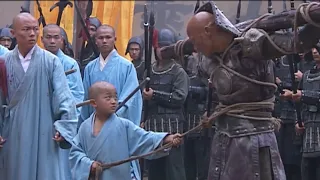 The bully,boasting invincibility to challenge Shaolin Kungfu,was beaten up by an 8-year-old monk.