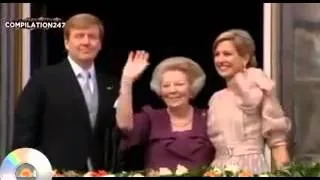Prinses Beatrix presenteert Koning Willem Alexander
