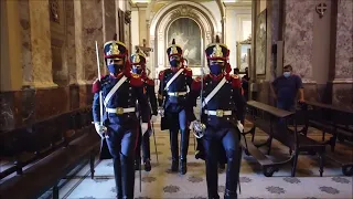 RELEVO GUARDIA MAUSOLEO