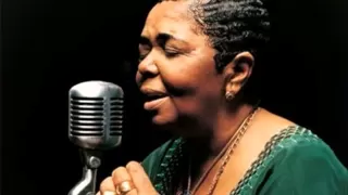 Cesária Évora (27-08-1941-17-12-2011)  Beijo Roubado