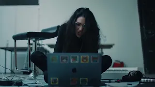 Behind the Mac - Grimes