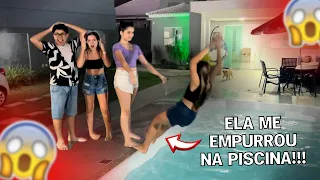 A NAMORADA DO FÃ MALUCO ME EMPURROU NA PISCINA