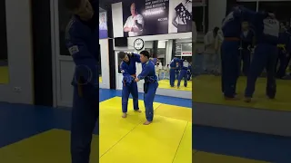 Judo Kumi-Kata - техника захватов. Срыв захвата с подёргиванием соперника за собой. ORTUS.KZ
