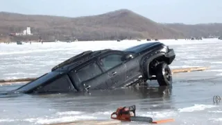 В Тюменской области уже пятеро человек провалились под лёд и утонули.