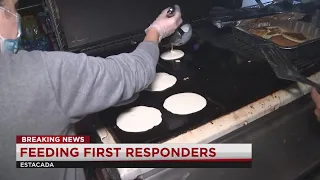 Breakfast, lunch, and dinner: Volunteers feed hungry firefighters in Oregon