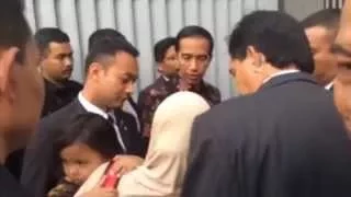 Jokowi greets supporters in Malaysia