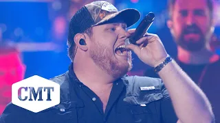 Luke Combs Performs “Beer Never Broke My Heart” at 2019 CMT Music Awards