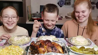 Мукбанг Курица запечённая, спагетти с соусом🍝, салат Витаминка/По просьбе подписчиков 🍗