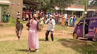 Khwesa Idance kwa mpigo