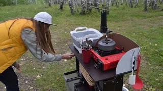 Обзор. Кемпинговая кухня с мойкой и помпой. / Camping kitchen with water pump and sink.