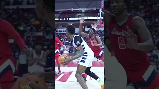 Bronny James finds a cutting Isaiah Elohim against the zone with a very calm Dime…