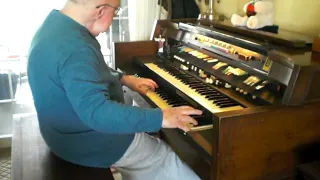 Mike Reed plays "Just a Closer Walk with Thee" on his Hammond Organ