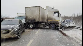 Смяла легковушку: водитель «Лады» погиб в массовом ДТП на трассе Москва — Архангельск