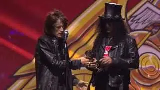 APMAs 2014: Slash receives the Guitar Legend Award, introduced by Aerosmith's Joe Perry